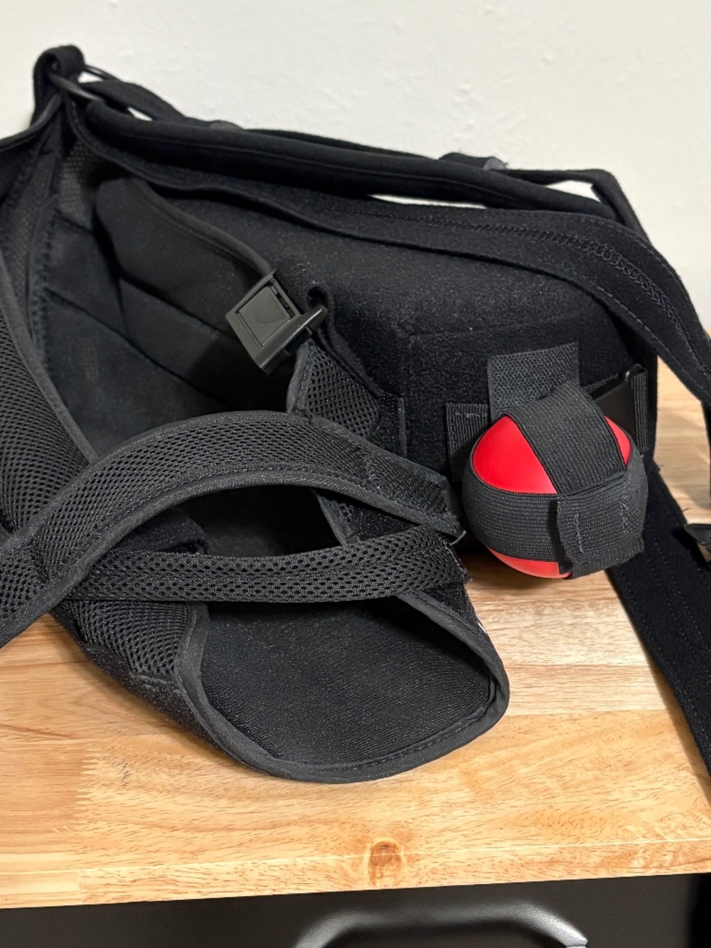 DonJoy Arm Sling UltraSling III for Right Arm Excellent Condition
